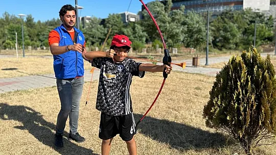 Vali Tavlı ve Eşi Ayşe Hanımefendi Koruyucu Ailelerle Bir Araya Geldi