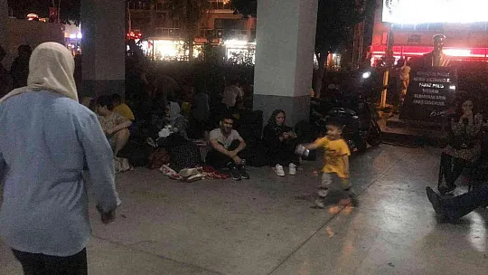 TIR KASASINDA AVRUPA HAYALİ İLE MARMARİS'E GELDİLER