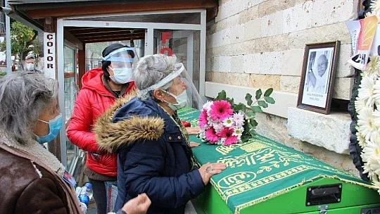 Tiyatro oyuncusu Atilla Pekdemir son yolculuğuna uğurlandı