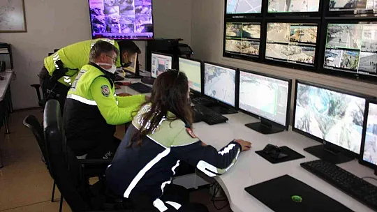 Trafik denetimleri kameralardan yapılıyor