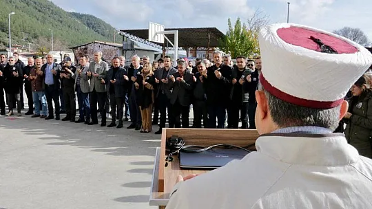 TRAFİK KAZASINDA ÖLEN OKUL MÜDÜRÜ İÇİN TÖREN DÜZENLENDİ