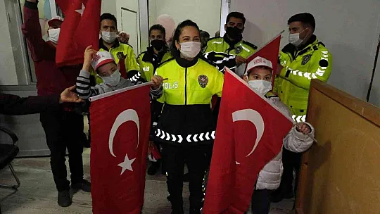 Trafik polisleri engelli öğrencilerle bir araya geldi
