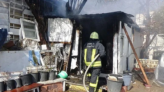 Küle dönen evde tek yanmayan şey Kur'an-ı Kerim oldu