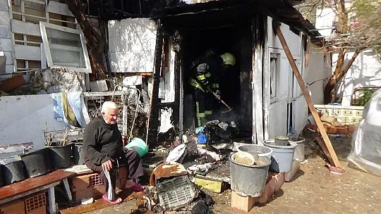 Küle dönen evde tek yanmayan şey Kur'an-ı Kerim oldu