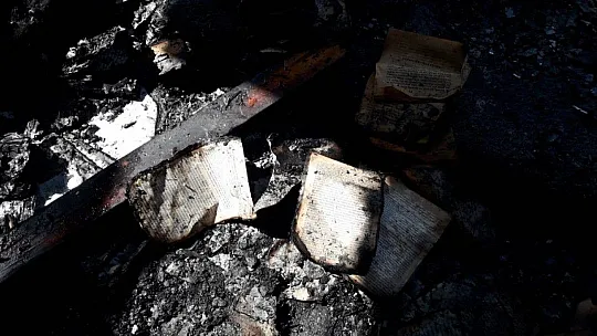 Küle dönen evde tek yanmayan şey Kur'an-ı Kerim oldu