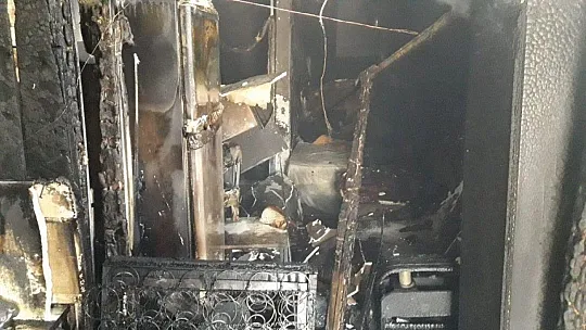Küle dönen evde tek yanmayan şey Kur'an-ı Kerim oldu