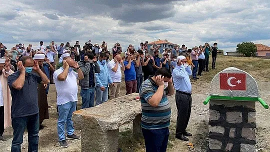 Tur teknesinin batmasıyla yaşamını yitiren çocuk Yozgat'ta toprağa verildi