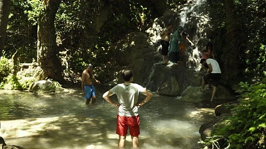 Turgut Şelalesi ziyaretçi akınına uğruyor