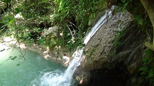 Turgut Şelalesi ziyaretçi akınına uğruyor