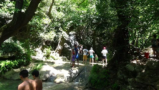 Turgut Şelalesi ziyaretçi akınına uğruyor