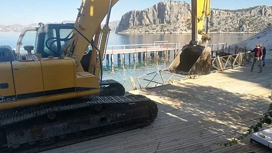 Turistik mahallelerde yıkımlar devam ediyor