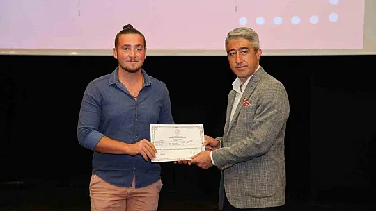Turizm ara eleman kursiyerleri sertifika aldı