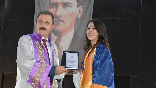 Turizm ve sağlıkçılara mezuniyet töreni