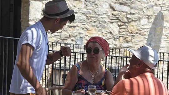 Turizmcilerden çalışanlarına 'oyunuzu kullanın' çağrısı