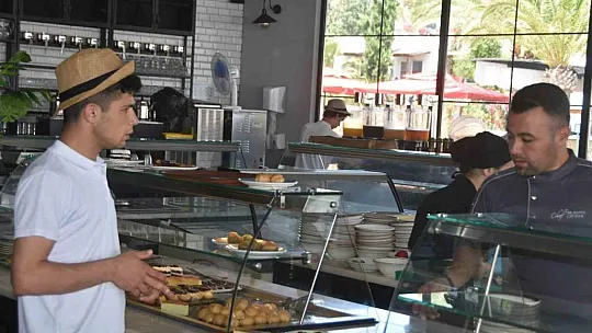 Turizmcilerden çalışanlarına 'oyunuzu kullanın' çağrısı