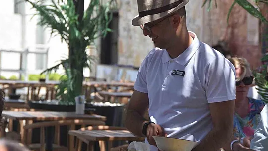 Turizmcilerden çalışanlarına 'oyunuzu kullanın' çağrısı