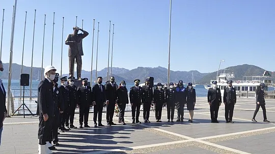 Türk Polis Teşkilatı'nın 176. kuruluş yıl dönümünde Marmaris'te Atatürk anıtına çelenk sunuldu