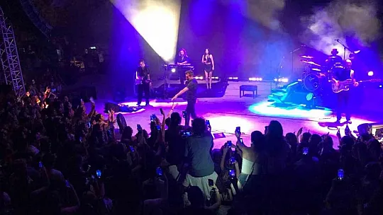 Teoman, Amfi Tiyatro'da sevenleriyle buluştu