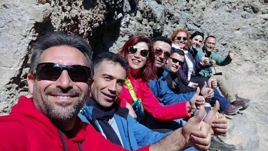 Türk ve Azerbaycanlı dağcılar Hocalı şehitlerini andı