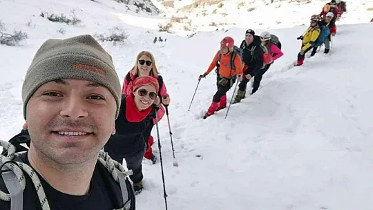 Türk ve Azerbaycanlı dağcılar Hocalı şehitlerini andı