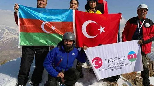 Türk ve Azerbaycanlı dağcılar Hocalı şehitlerini andı