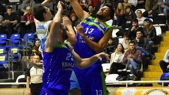 Neal, triple double yaptı, zirvede kaldı 79-84