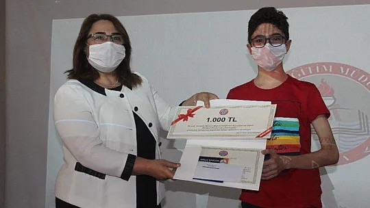 Türkiye birincisi Muğla'nın başarılı öğrencileri ödüllendirildi