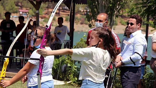 Türkiye'de ilk defa 'Telafidebendevarım' şarkısını seslendirdiler