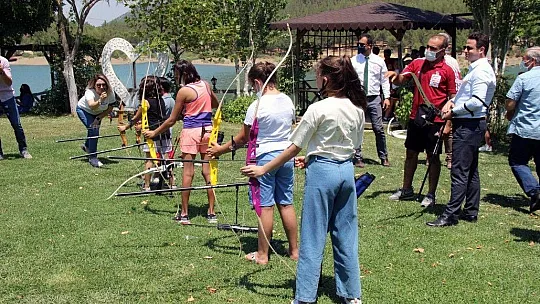 Türkiye'de ilk defa 'Telafidebendevarım' şarkısını seslendirdiler