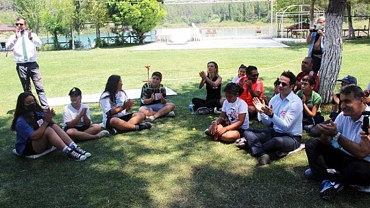 Türkiye'de ilk defa 'Telafidebendevarım' şarkısını seslendirdiler