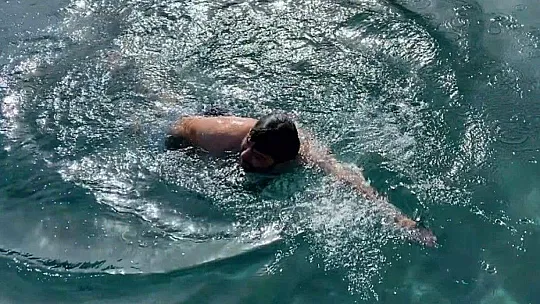 Türkiye'de kar Muğla'da bahar havasında deniz keyfi