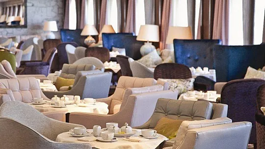 Türkiye'nin okyanus aşabilen lüks yolcu gemisi Marmaris'te demir attı