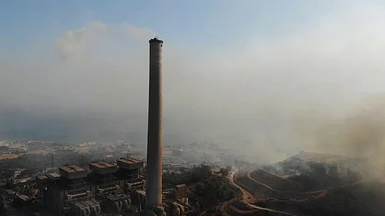 Türkiye'yi diken üstünde tutan yangında alevler termik santrali böyle sardı