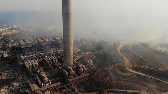Türkiye'yi diken üstünde tutan yangında alevler termik santrali böyle sardı