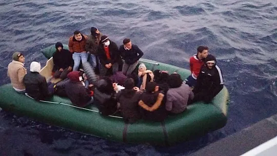 Üç olayda 37 düzensiz göçmen kurtarıldı