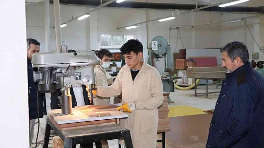 Uçak Yatağan'da okulları ziyaret etti