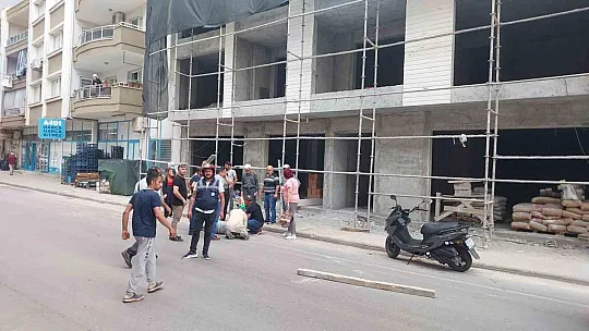 Üçüncü kattan düşen işçi ağır yaralandı