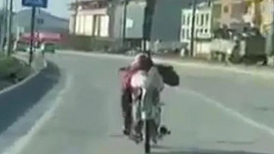 AKROBATİK HAREKETLER YAPAN GENÇ SÜRÜCÜYE CEZA YAĞDI