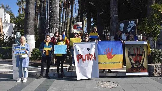 Ukraynalılar Bodrum'da 'Savaşa Hayır' eylemi yaptı