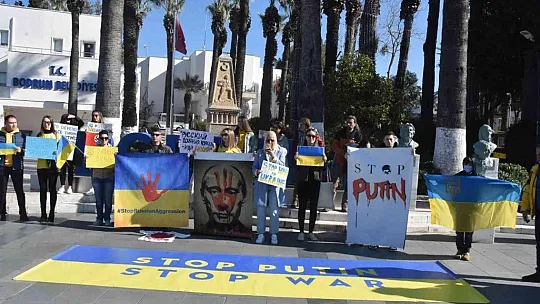 Ukraynalılar Bodrum'da 'Savaşa Hayır' eylemi yaptı