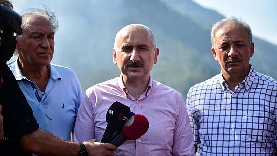 Ulaştırma Bakanı Karaismailoğlu: 'En kısa sürede afetin izlerini ortadan kaldıracağız'