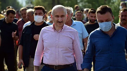 Ulaştırma Bakanı Karaismailoğlu: 'En kısa sürede afetin izlerini ortadan kaldıracağız'