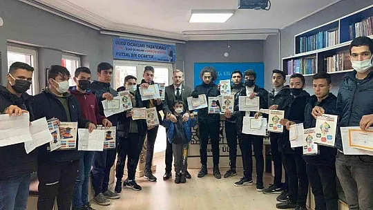 Ülkü Ocakları'ndan öğrencilere karne hediyesi