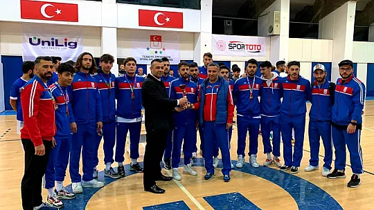 Üniversite Futsal takımı bronz madalya ile döndü