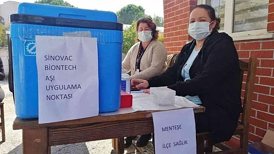 Üniversite öğrencileri kampüste aşılanıyor