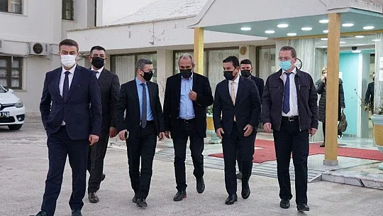 Üniversite öğrencilerinin sorunlarını dinlediler