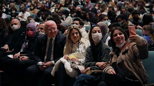 Üniversiteliler tiyatroya doydu