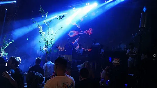 Ünlü gece kulübü Marmarislileri coşturuyor