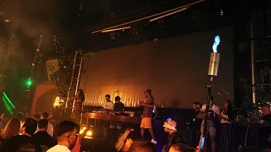 Ünlü gece kulübü Marmarislileri coşturuyor