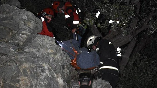 Ünlü iş adamı kayalıklardan düştü, 8 saatte kurtarıldı